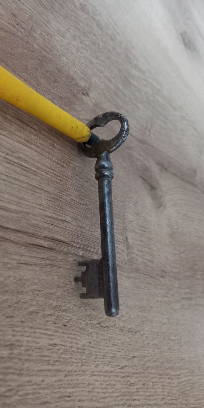 Clé ancienne en métal " 9 cm " - photo numéro 4