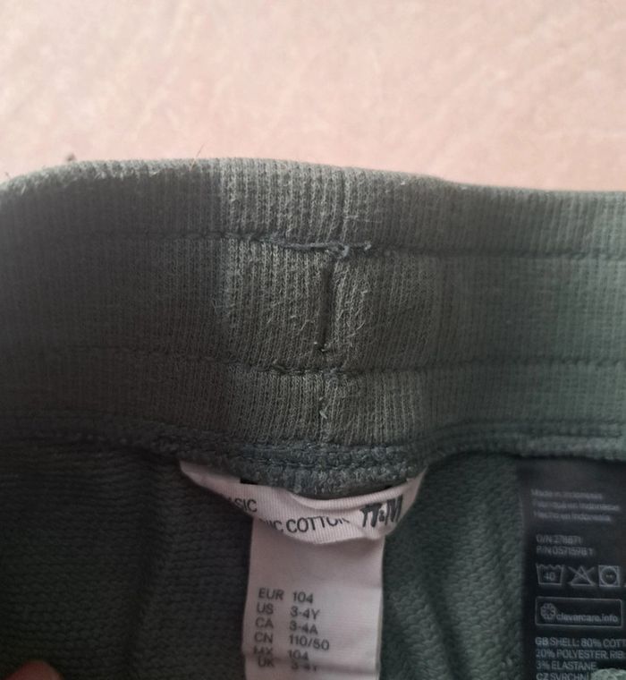 Short kaki taille élastique 3/4 ans H&M en TBE - photo numéro 2