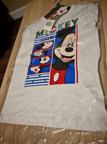 T-shirt mickey 8 ans