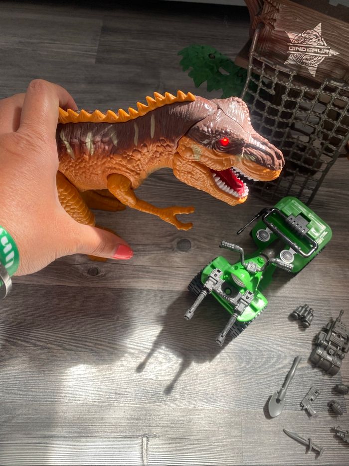 Set de jeu dinosaure avec figurines