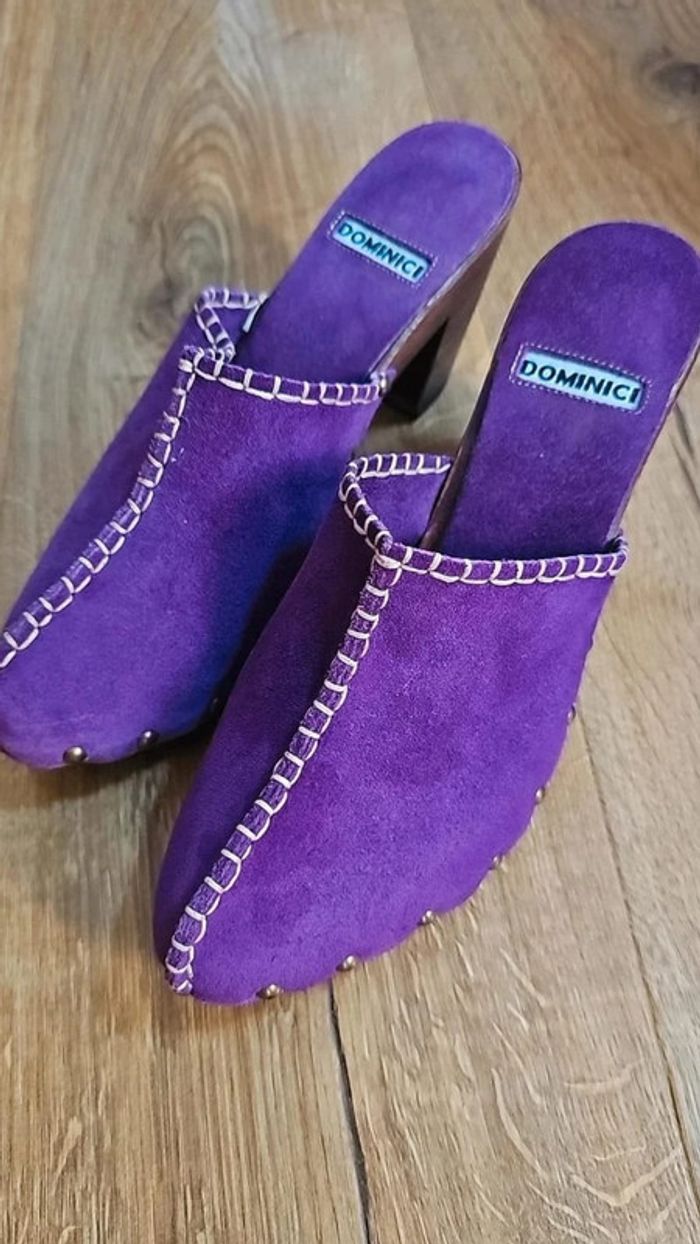 Sabot artisanal en bois et nubuk violet à clous - photo numéro 6