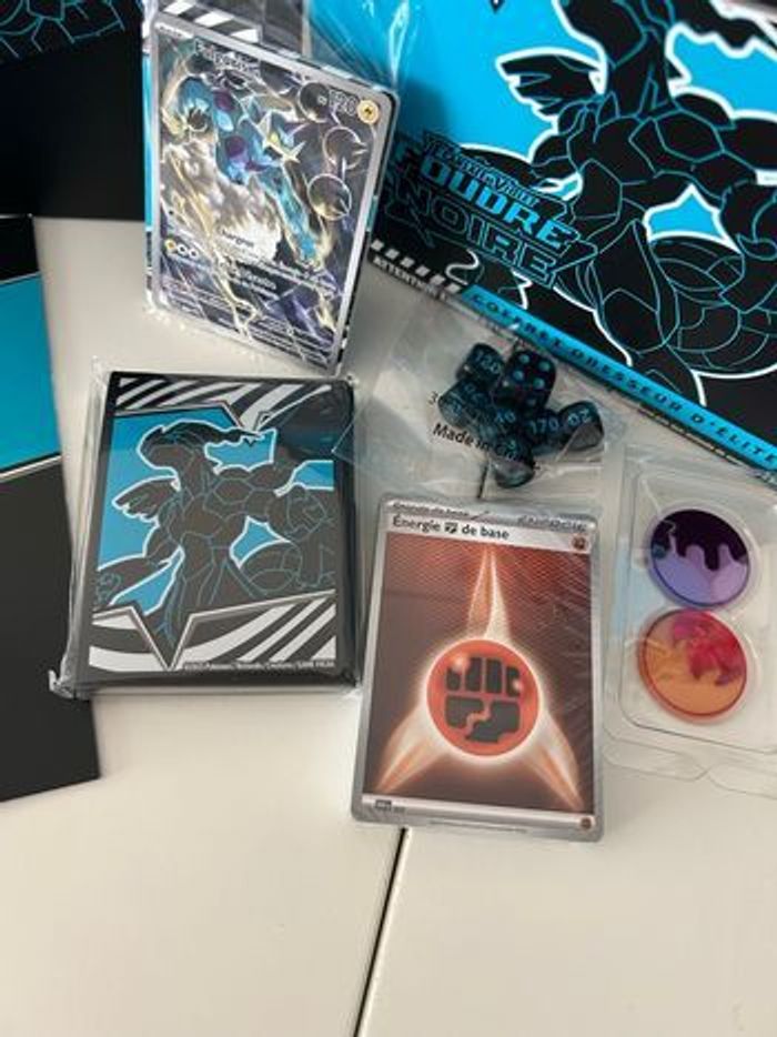 ETB Foudre Noire vide avec accessoires et promo - photo numéro 3