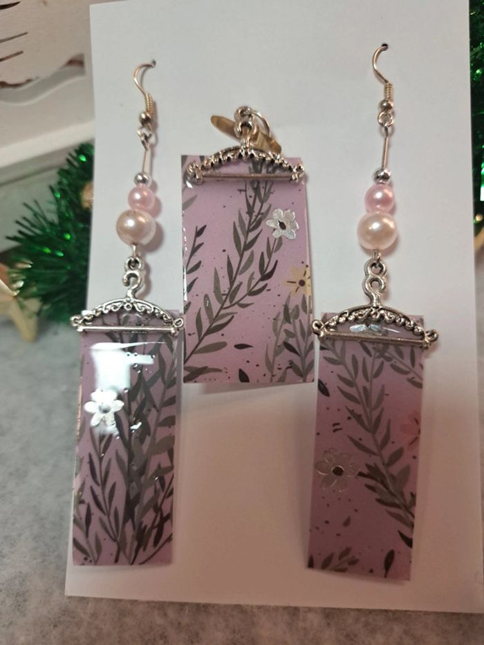 Boucles d'oreilles pendante rectangulaire avec pendentif rose et blanc - photo numéro 5