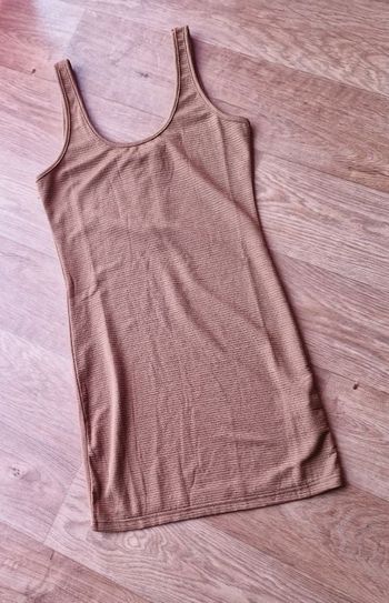 Robe légère marron correspondant plutôt à du xs, TBE