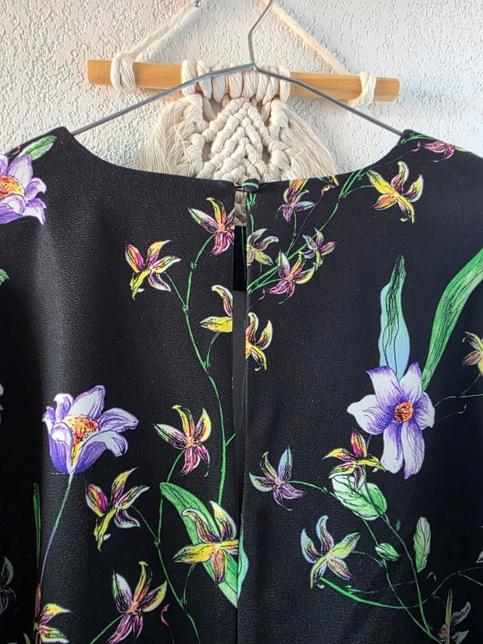 Jolie robe droite noire et fleurie H&M taille 36 - photo numéro 9