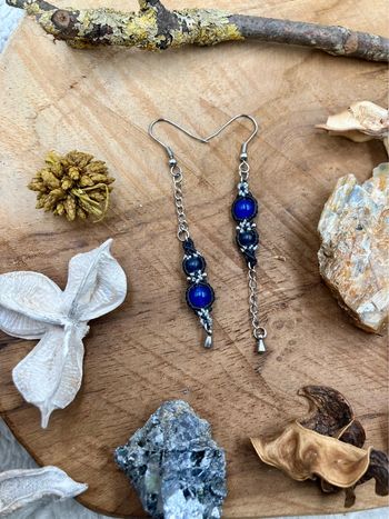 Boucles d’oreilles pendantes dépareillées macramé chaînes pierres Agate et Azurite
