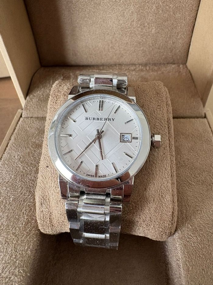 Montre Burberry argenté et blanche Neuve bu9100 - photo numéro 3