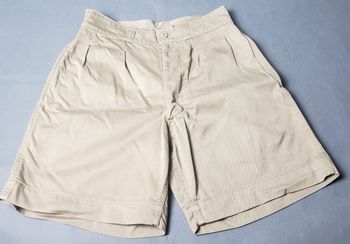 short homme beige classique
