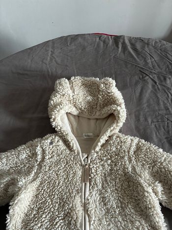 Veste polaire fille en 6/9 mois  très bon état 