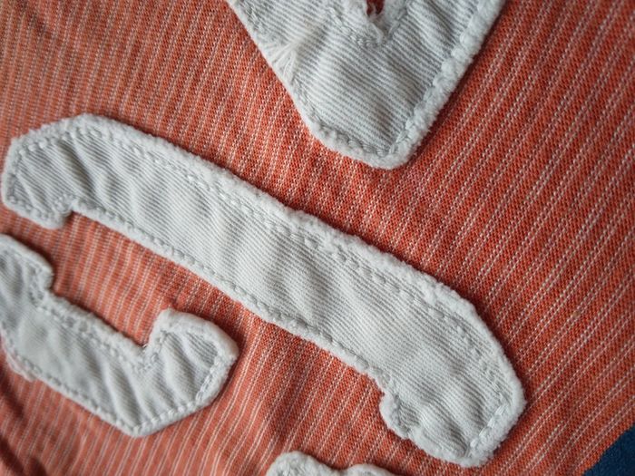 🌸Tee-shirt orange avec imprimé en relief 6ans a 1€🌸 - photo numéro 3