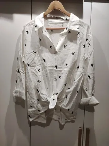 Chemise blanche hirondelles - M - très bon état