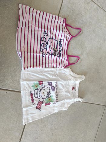 Lot de deux débardeurs hello Kitty 6 ans