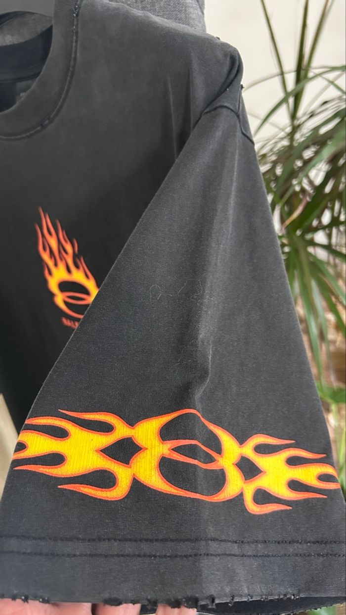 T-shirt Balenciaga Burning Unity Unisex - photo numéro 2