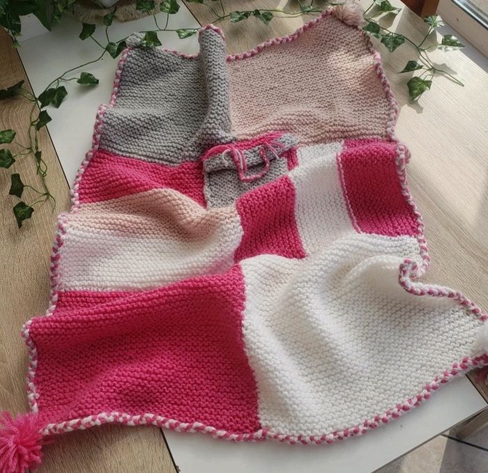 🌴 Plaid couverture fait main rose blanc avec pompon - photo numéro 3