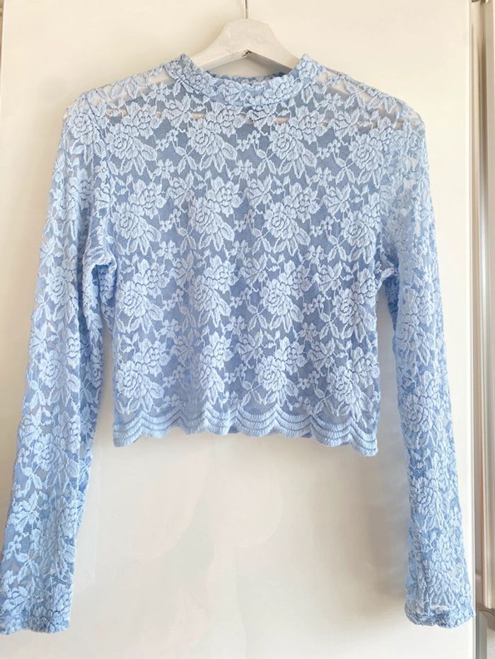 Haut dentelle bleue