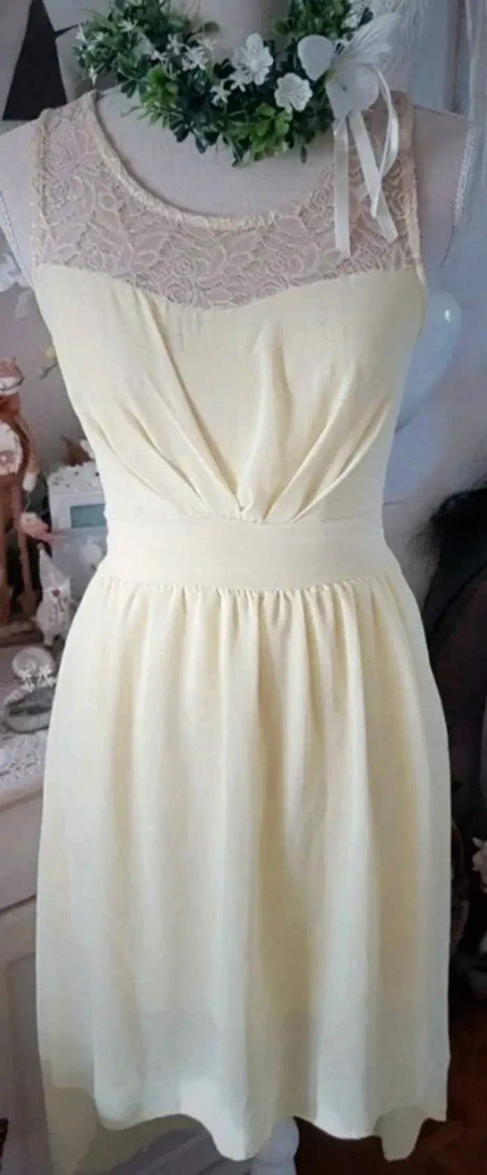 Robe asymétrique jaune dos sexy dentelle dos & poitrine Taille 38/40 - photo numéro 3
