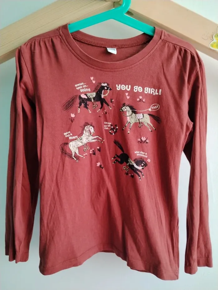 T-shirt manches longues chevaux Zeeman 9/10 ans
