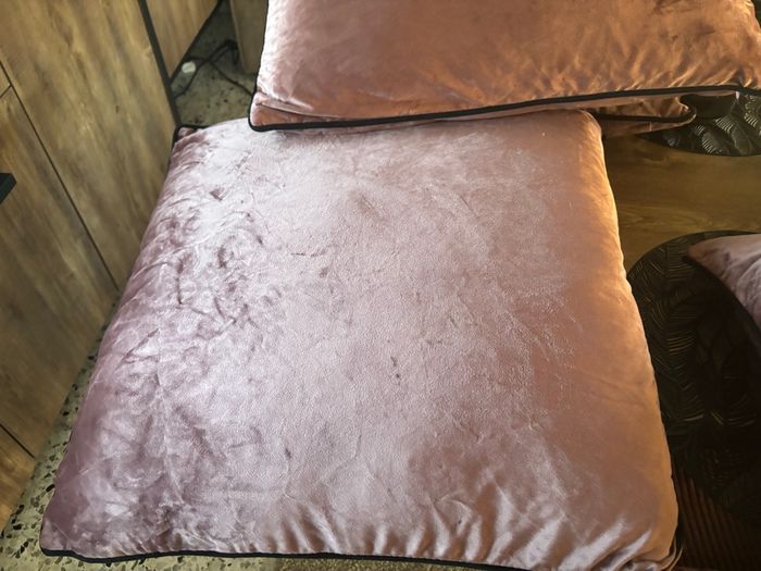 Coussin décoration. Salon - photo numéro 2