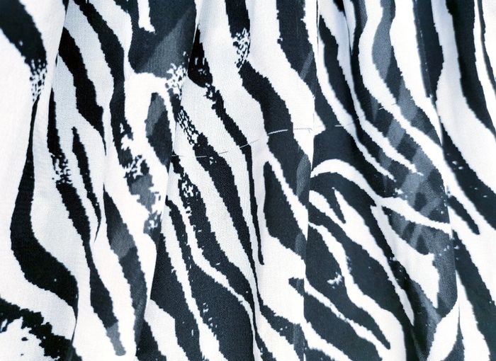 Robe d'été zébrée légère doublée- T.S ou T.36 🖤 - photo numéro 2