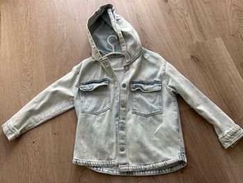 Veste jean clair avec capuche Zara