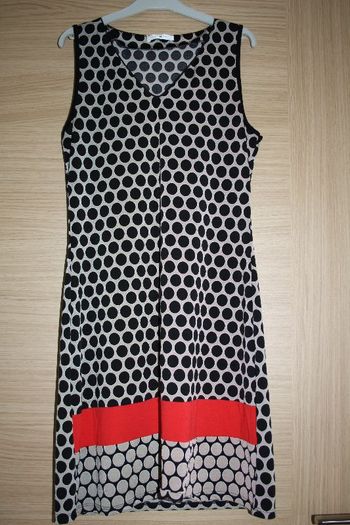 Robe  taille S à manches courtes
