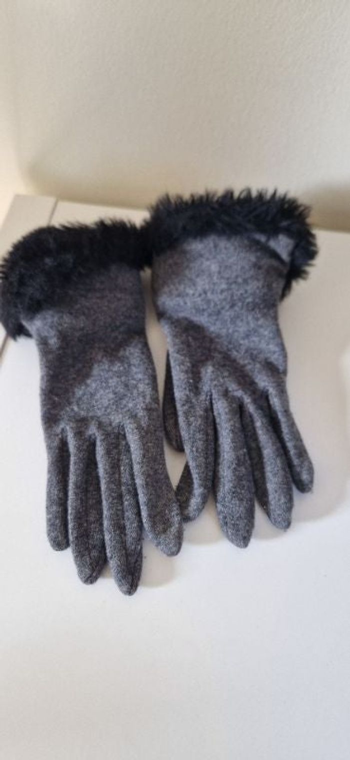 Gants gris mouchetés