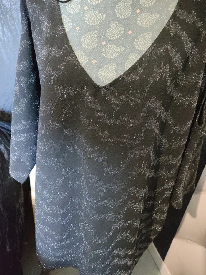 Haut épaule dénudé noir argent paillettes neuf jamais porté - photo numéro 12