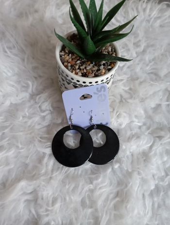 Paire de boucles d'oreilles rond noir