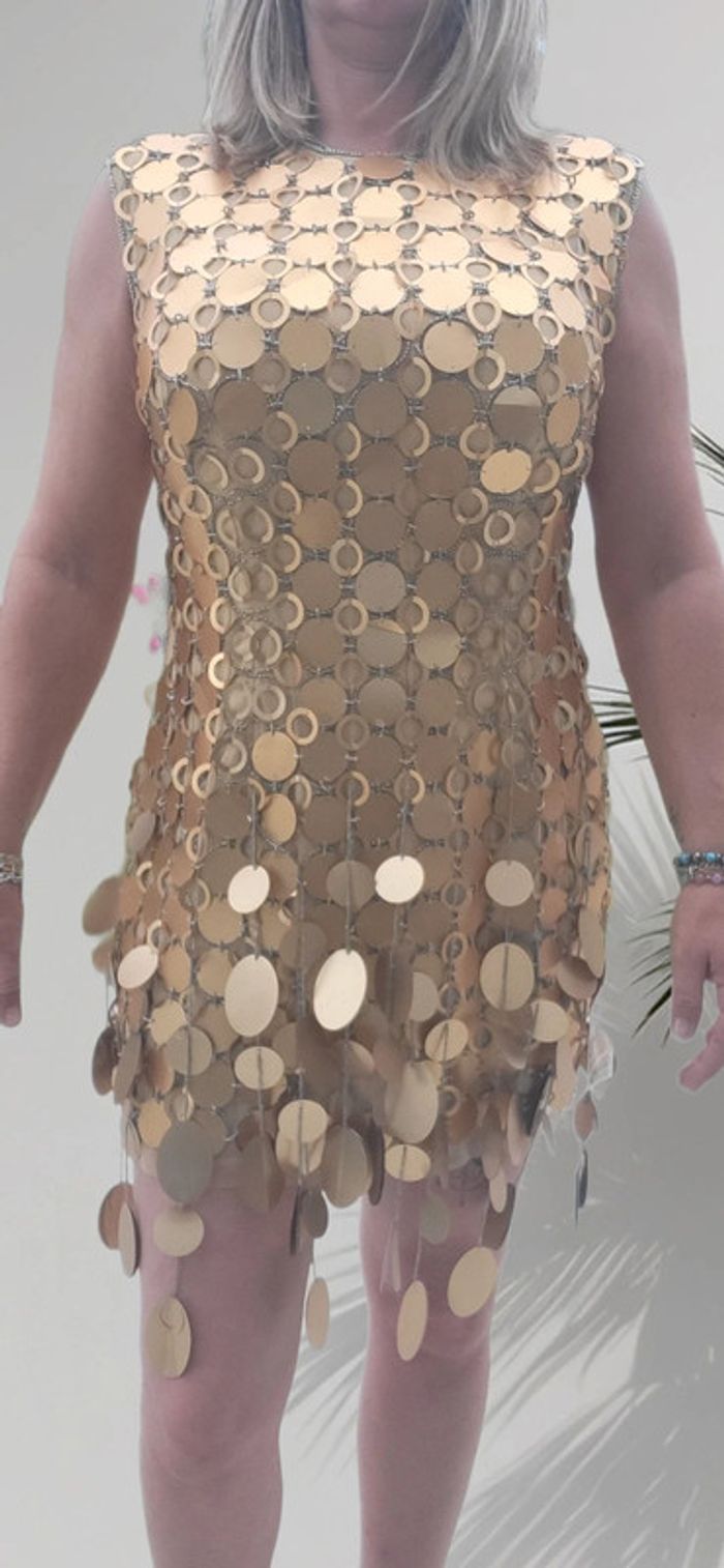 Robe courte ornements