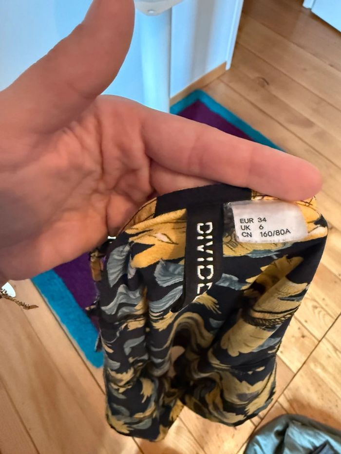 Robe en très bon état taille XS H&M - photo numéro 6
