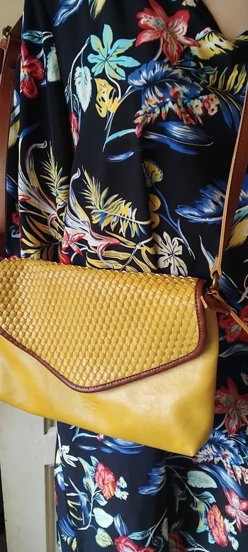 Sac bandoulière jaune  simili cuir 
