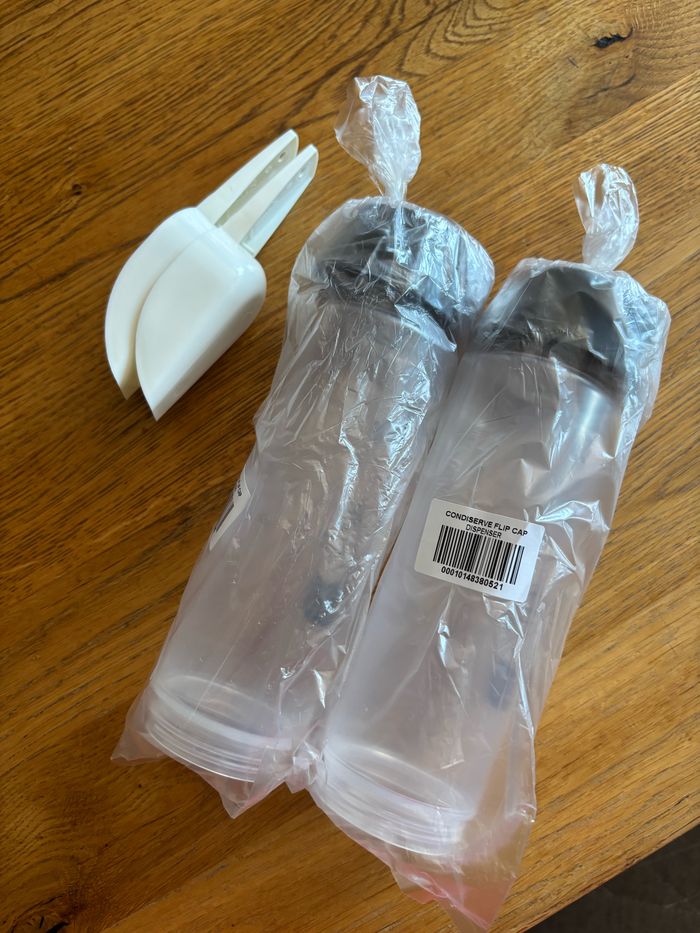 2 condiserves souples + 2 pelles Tupperware neuf