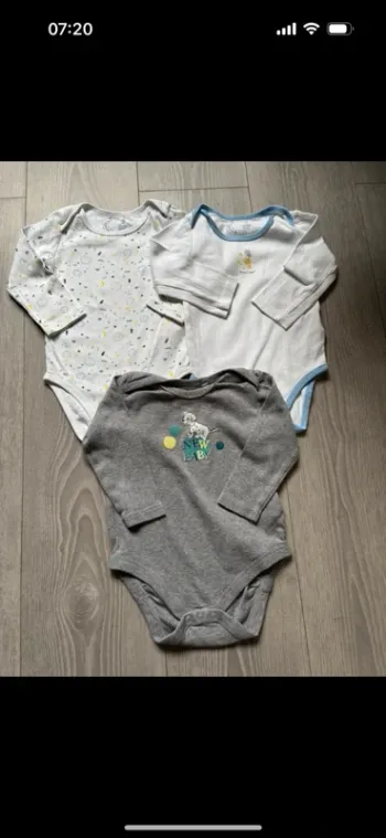 Lot de 3 bodies taille 18 mois