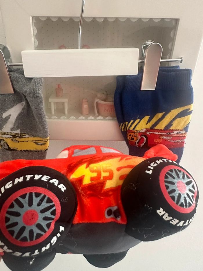 Peluche voiture Cars avec chaussettes cars - photo numéro 6