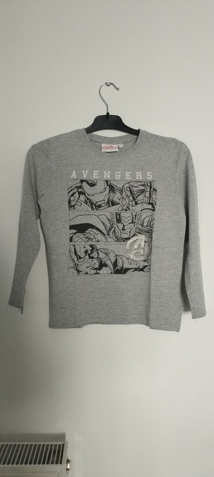 Tee-shirt manches longues Avengers taille 8 ans