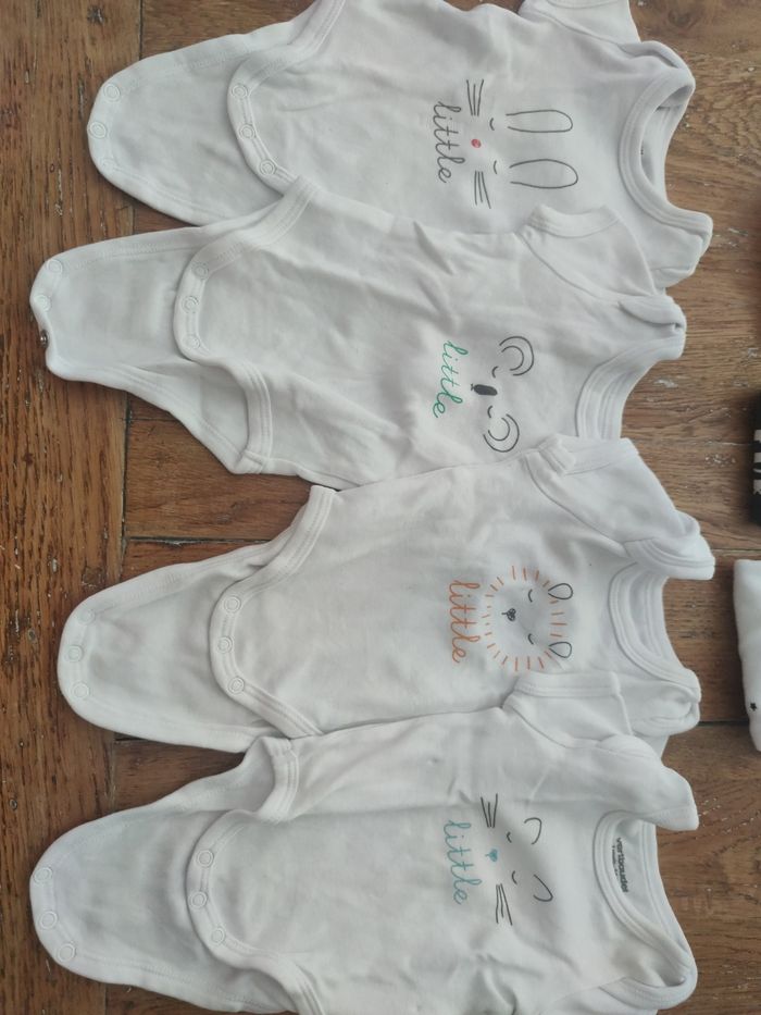 Lot 4 bodies  1 mois