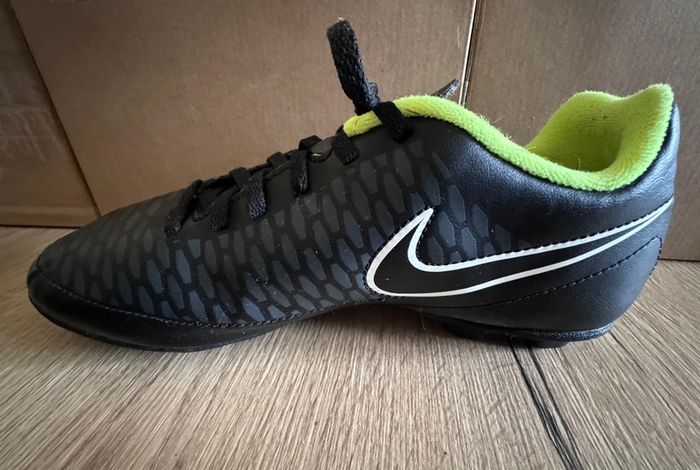 Baskets foot Nike pointure 38 très bon état - photo numéro 5