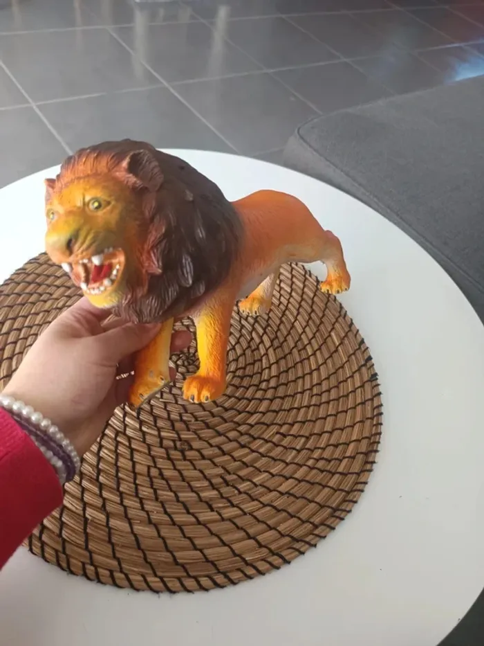 Lion jouet - photo numéro 2