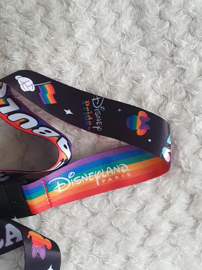 Lanière Cast Member Pride Disney Rainbow LGBTQ+ - photo numéro 3