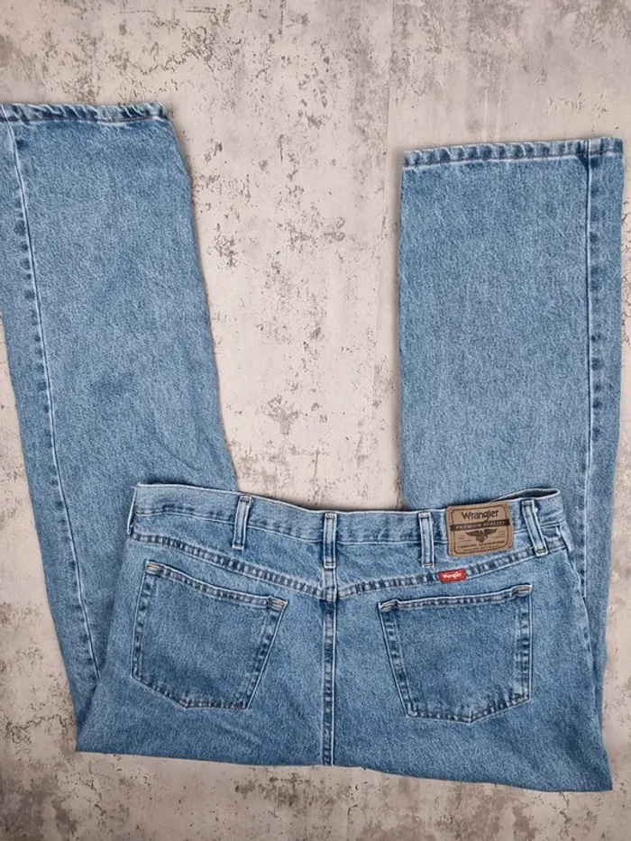 Jean Wrangler bleu clair – Taille 38x32 US / 48 FR Homme (mesures en photos) - photo numéro 3