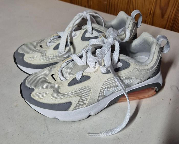 Basket femme Nike air max 200 beige et grise taille 36