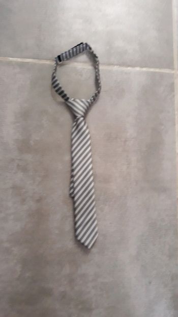 Cravate 1-4 ans reglabe neuf