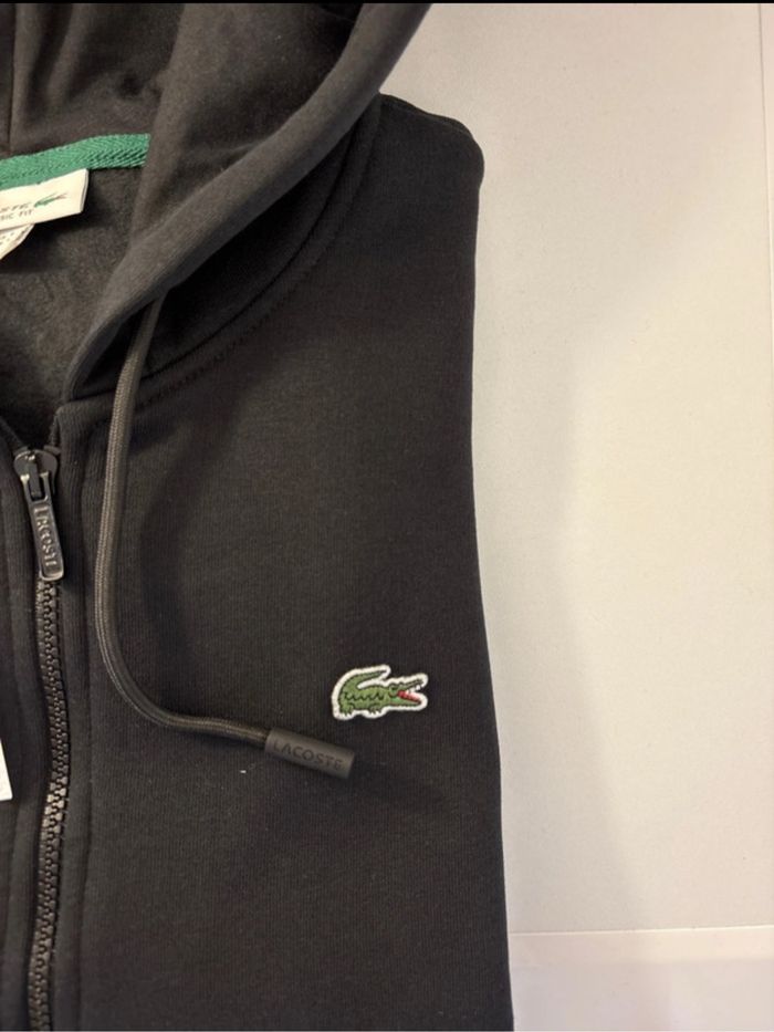 Sweat à capuche Lacoste neuf - photo numéro 2