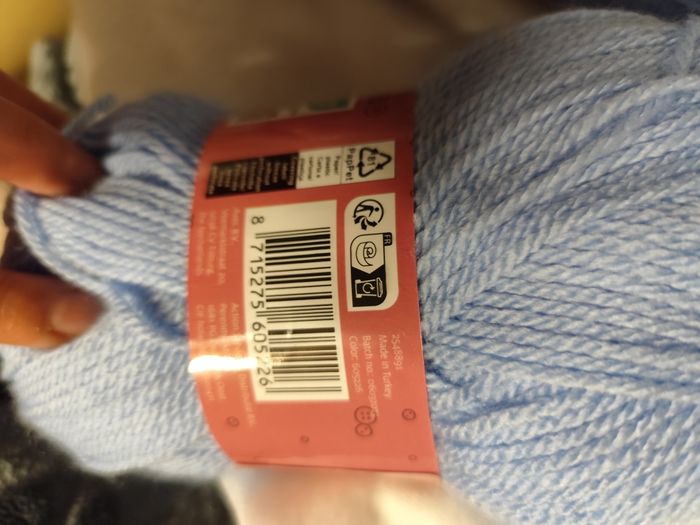 4 pelotes bleu ciel - photo numéro 3