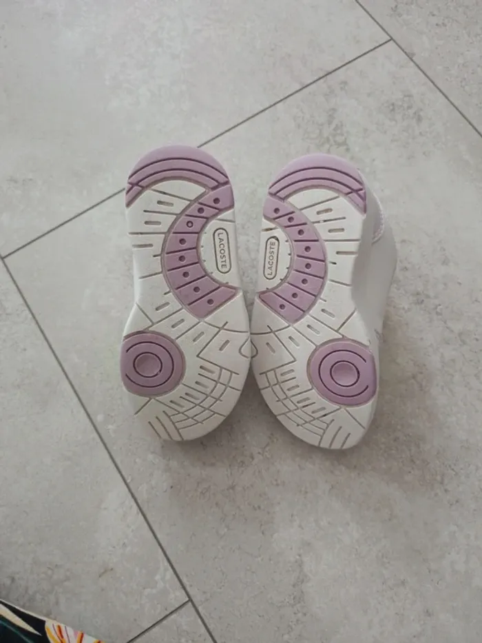 Basket Lacoste fille t22 - photo numéro 4