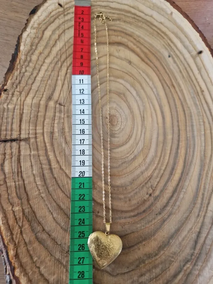 Collier fantaisie doré pendentif médaillon coeur légèrement gravé - photo numéro 3