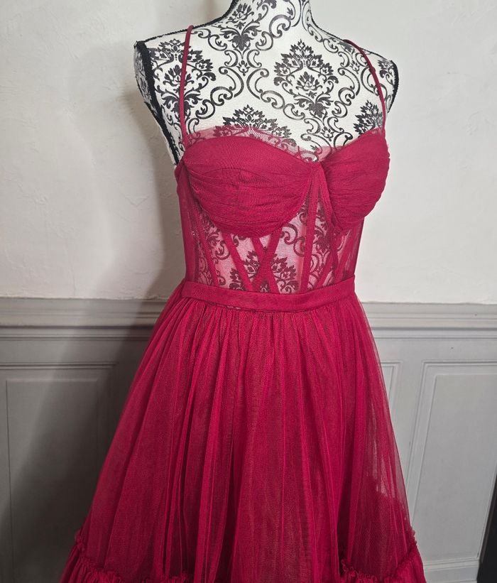 Robe soiree midi en tulle framboise à bustier dentelle et bretelles croisées taille 38 - photo numéro 2