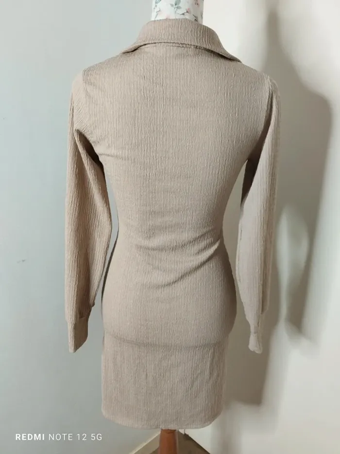 Jolie robe taille S - photo numéro 4