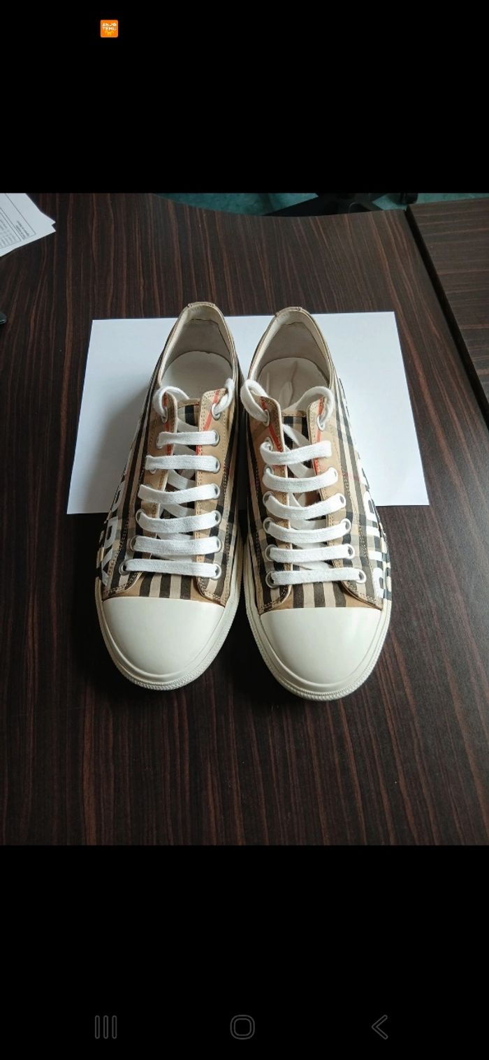 Baskets burberry, habillé en très bon état