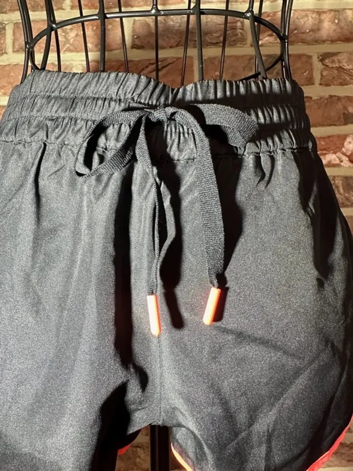 Short noir et rose Undiz Taille XS / 34 - photo numéro 3
